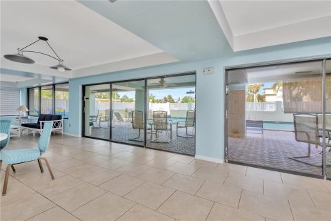 Condo in Saint Petersburg, Florida, 1 bedroom  № 1883662 - photo 26