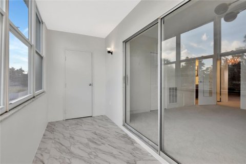 Condo in Saint Petersburg, Florida, 1 bedroom  № 1883662 - photo 23