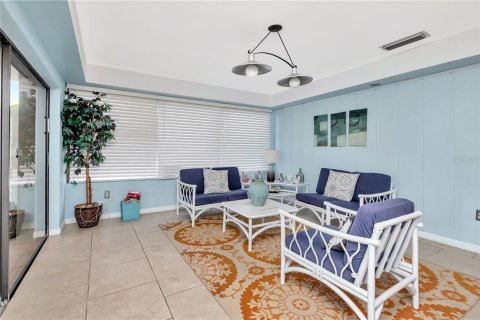 Condo in Saint Petersburg, Florida, 1 bedroom  № 1883662 - photo 25