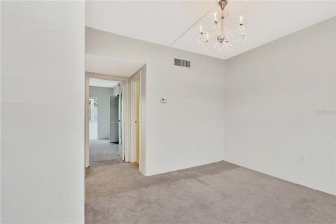Condo in Saint Petersburg, Florida, 1 bedroom  № 1883662 - photo 10