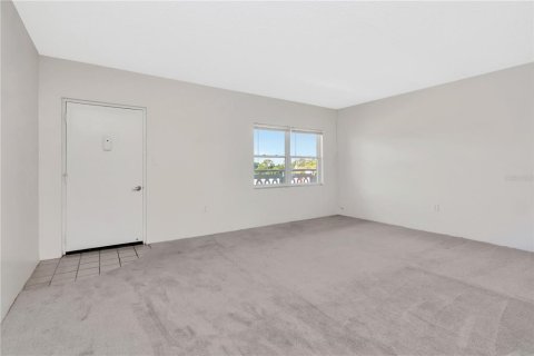 Condo in Saint Petersburg, Florida, 1 bedroom  № 1883662 - photo 6
