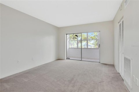 Condo in Saint Petersburg, Florida, 1 bedroom  № 1883662 - photo 16