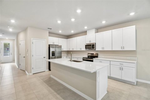 Townhouse in Daytona Beach, Florida 3 bedrooms, 164.81 sq.m. № 2209562 - photo 4