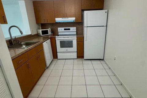 Copropriété à louer à Miami, Floride: 2 chambres, 84.54 m2 № 2383024 - photo 5
