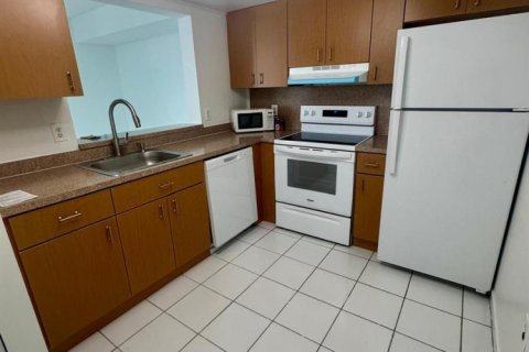 Copropriété à louer à Miami, Floride: 2 chambres, 84.54 m2 № 2383024 - photo 4