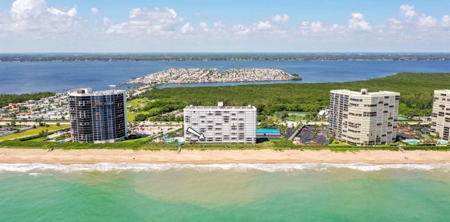 Condominio en Jensen Beach, Florida, 2 dormitorios № 690139