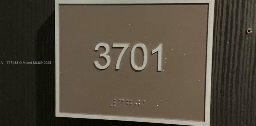 Condo in Hallandale Beach, Florida, 3 bedrooms № 1868547