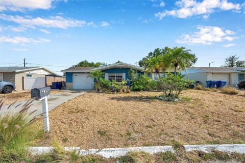 House in Holiday, Florida 2 bedrooms, 94.39 sq.m. № 1677017 - photo 2