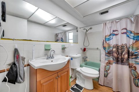 House in Holiday, Florida 2 bedrooms, 94.39 sq.m. № 1677017 - photo 18