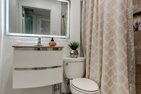 Casa en venta en Tampa, Florida, 5 dormitorios, 123.93 m2 № 1795730 - foto 13