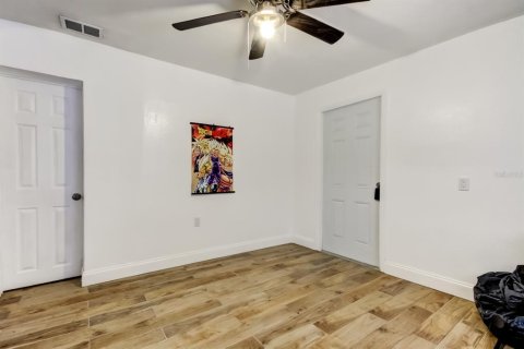 Casa en venta en Tampa, Florida, 5 dormitorios, 123.93 m2 № 1795730 - foto 19