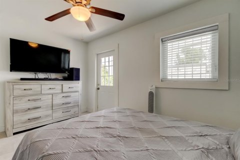 Casa en venta en Tampa, Florida, 5 dormitorios, 123.93 m2 № 1795730 - foto 14