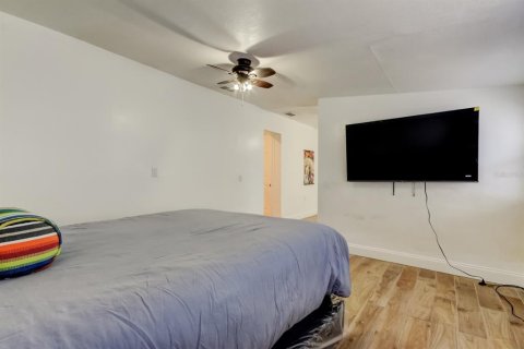 Casa en venta en Tampa, Florida, 5 dormitorios, 123.93 m2 № 1795730 - foto 20