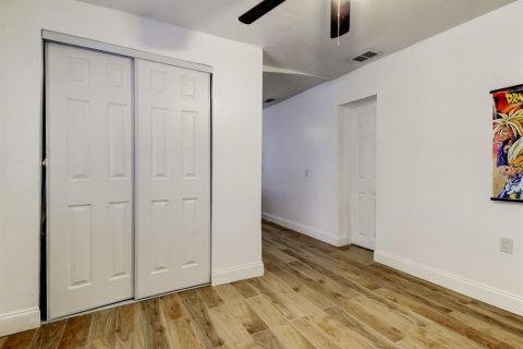 Casa en venta en Tampa, Florida, 5 dormitorios, 123.93 m2 № 1795730 - foto 18