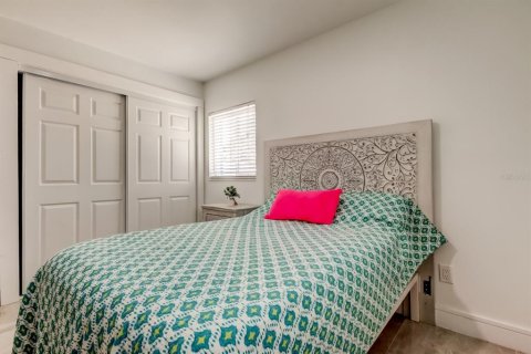 Casa en venta en Tampa, Florida, 5 dormitorios, 123.93 m2 № 1795730 - foto 11