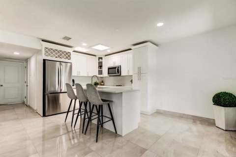 Casa en venta en Tampa, Florida, 5 dormitorios, 123.93 m2 № 1795730 - foto 3