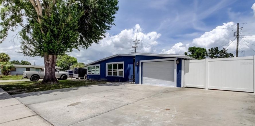 Casa en Tampa, Florida 5 dormitorios, 123.93 m2 № 1795730