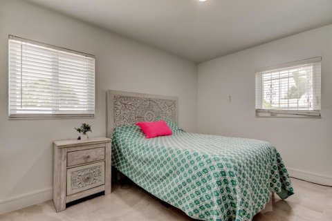 Casa en venta en Tampa, Florida, 5 dormitorios, 123.93 m2 № 1795730 - foto 10