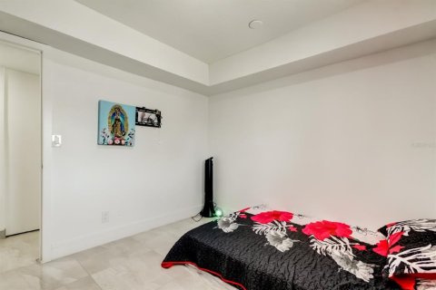 Casa en venta en Tampa, Florida, 5 dormitorios, 123.93 m2 № 1795730 - foto 17