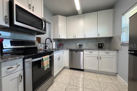 Condo in Largo, Florida, 1 bedroom  № 1648028 - photo 2