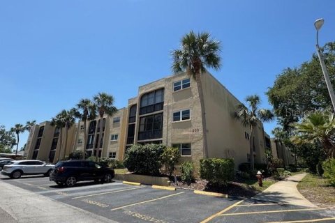 Condo in Largo, Florida, 1 bedroom  № 1648028 - photo 1