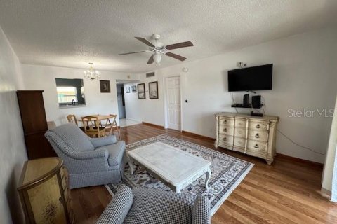 Condo in Largo, Florida, 1 bedroom  № 1648028 - photo 9