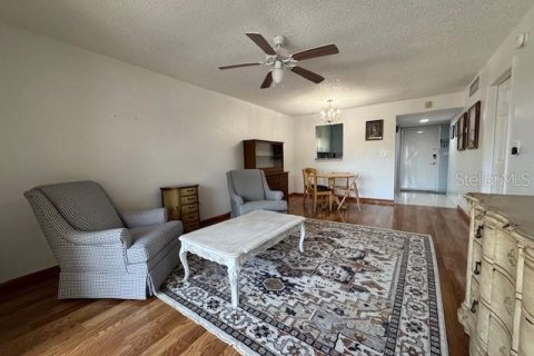 Condo in Largo, Florida, 1 bedroom  № 1648028 - photo 3