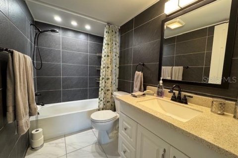 Condo in Largo, Florida, 1 bedroom  № 1648028 - photo 11