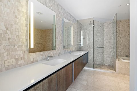 Condominio en alquiler en Miami, Florida, 2 dormitorios, 117.15 m2 № 1926669 - foto 24