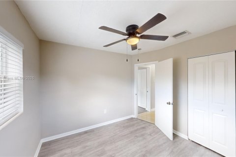 Casa en alquiler en Miami Gardens, Florida, 3 dormitorios, 99.96 m2 № 1944421 - foto 22