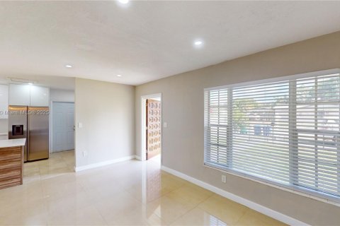 Casa en alquiler en Miami Gardens, Florida, 3 dormitorios, 99.96 m2 № 1944421 - foto 10