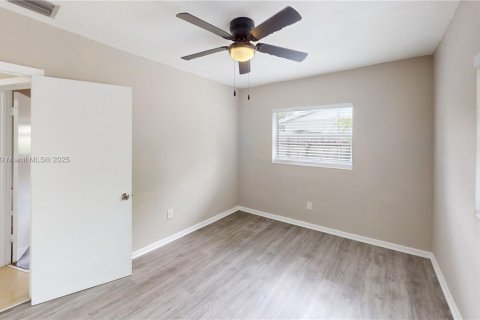 Casa en alquiler en Miami Gardens, Florida, 3 dormitorios, 99.96 m2 № 1944421 - foto 18