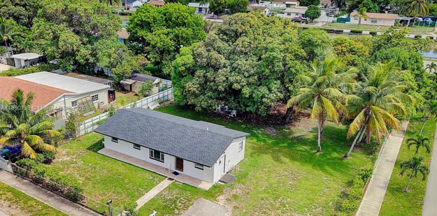 Casa en Miami Gardens, Florida 3 dormitorios, 99.96 m2 № 1944421
