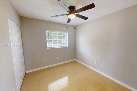 Casa en alquiler en Miami Gardens, Florida, 3 dormitorios, 99.96 m2 № 1944421 - foto 15