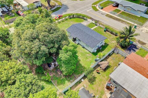 Casa en alquiler en Miami Gardens, Florida, 3 dormitorios, 99.96 m2 № 1944421 - foto 27