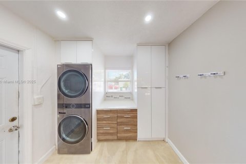 Casa en alquiler en Miami Gardens, Florida, 3 dormitorios, 99.96 m2 № 1944421 - foto 23