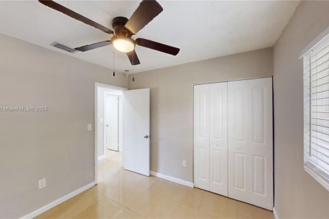 Casa en alquiler en Miami Gardens, Florida, 3 dormitorios, 99.96 m2 № 1944421 - foto 16