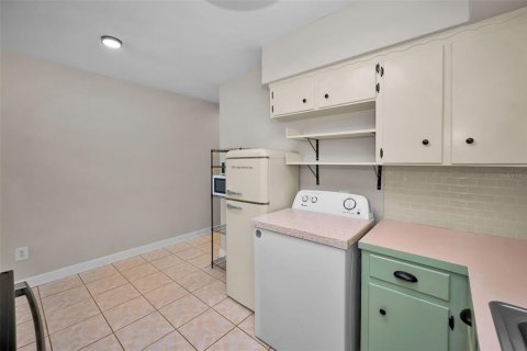 Condominio en venta en Kenneth City, Florida, 1 dormitorio, 60.57 m2 № 1882759 - foto 21