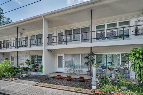 Condominio en venta en Kenneth City, Florida, 1 dormitorio, 60.57 m2 № 1882759 - foto 5