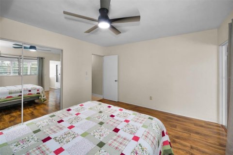 Condominio en venta en Kenneth City, Florida, 1 dormitorio, 60.57 m2 № 1882759 - foto 24