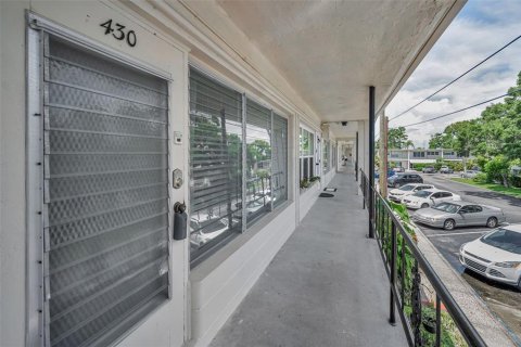 Condominio en venta en Kenneth City, Florida, 1 dormitorio, 60.57 m2 № 1882759 - foto 7