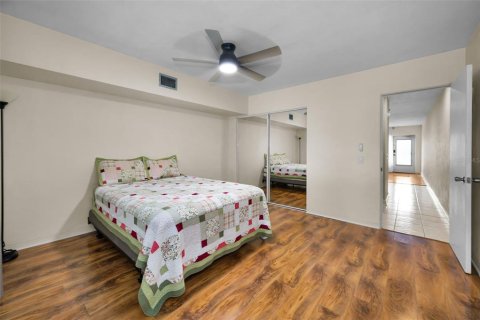 Condominio en venta en Kenneth City, Florida, 1 dormitorio, 60.57 m2 № 1882759 - foto 25