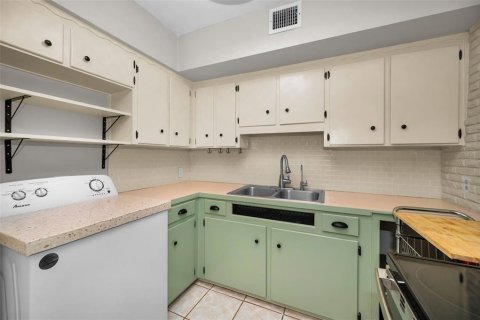 Condominio en venta en Kenneth City, Florida, 1 dormitorio, 60.57 m2 № 1882759 - foto 16