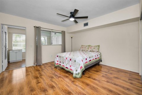 Condominio en venta en Kenneth City, Florida, 1 dormitorio, 60.57 m2 № 1882759 - foto 22