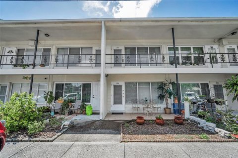 Condominio en venta en Kenneth City, Florida, 1 dormitorio, 60.57 m2 № 1882759 - foto 2