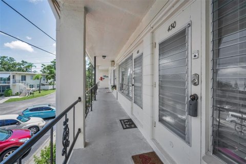 Condominio en venta en Kenneth City, Florida, 1 dormitorio, 60.57 m2 № 1882759 - foto 6