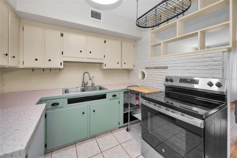 Condominio en venta en Kenneth City, Florida, 1 dormitorio, 60.57 m2 № 1882759 - foto 18
