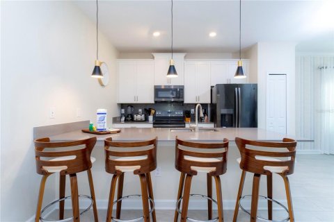 Townhouse in Davenport, Florida 5 bedrooms, 201.32 sq.m. № 1525768 - photo 6