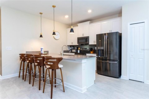 Townhouse in Davenport, Florida 5 bedrooms, 201.32 sq.m. № 1525768 - photo 4