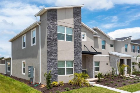Townhouse in Davenport, Florida 5 bedrooms, 201.32 sq.m. № 1525768 - photo 1